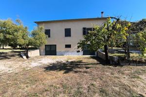 Villa di 160 m² con più di 5 locali e box auto a T