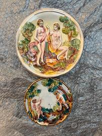 Coppia di piatti in rilievo Capodimonte e Ceramica