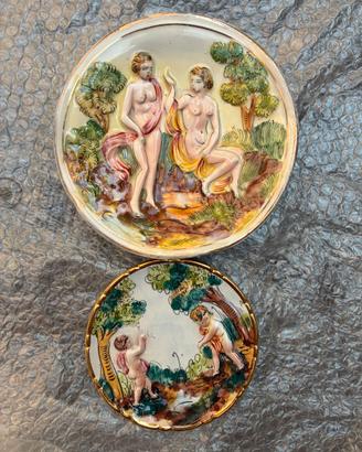 Coppia di piatti in rilievo Capodimonte e Ceramica
