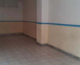 Si fitta locale comm.40 mq.con bagno. Unico
