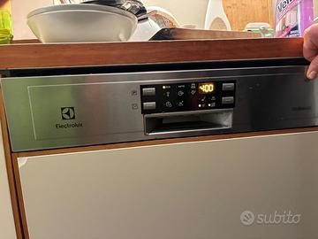 ELECTROLUX Lavastoviglie a incasso