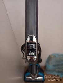 Scopa aspira e lavapavimenti