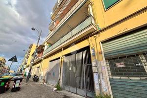 3 LOCALI A NAPOLI