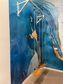 Coppia di altalene in legno per interni