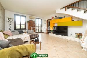 4 LOCALI DUPLEX CON BOX E CANTINA !!!