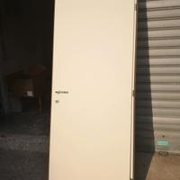 Porta nuova in legno bianca, completa di cornice 