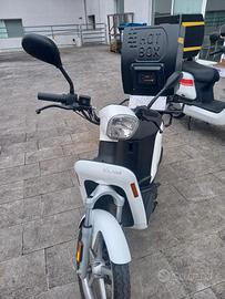 Scooter 125 elettrico es pro askoll
