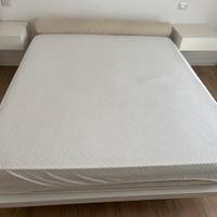 Letto matrimoniale+comodini
