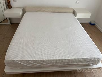 Letto matrimoniale+comodini