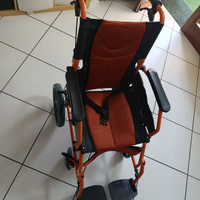 Sedia a rotelle pieghevole