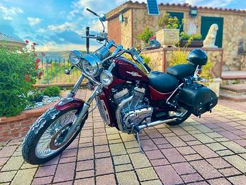 Suzuki intruder VS750