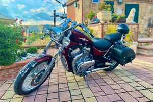 Suzuki intruder VS750