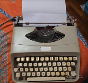 Macchina da scrivere vintage Harwood Italiana