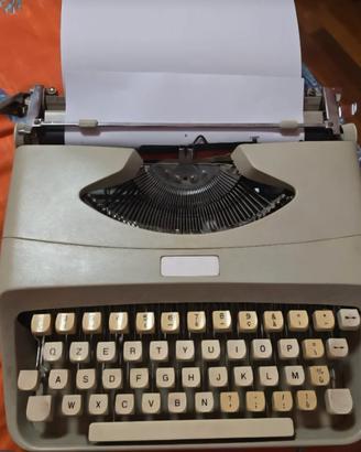 Macchina da scrivere vintage Harwood Italiana
