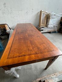 Grande tavolo in legno