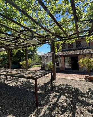 Rustico / Casale di 511 m² con più di 5 locali e b