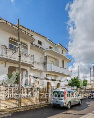 Appartamento di 181 m² con 5 locali e box auto a T