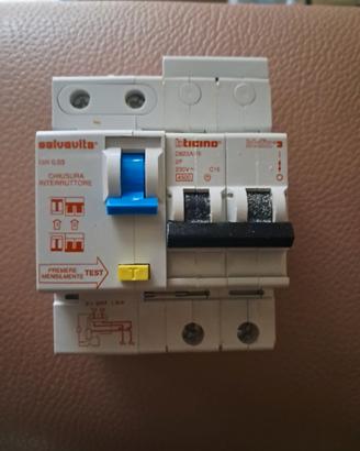 Interruttore GE TEY160 In Scatola Stampata - 60A, 277V, Usato Ma Testato Con Garanzia 1 Anno