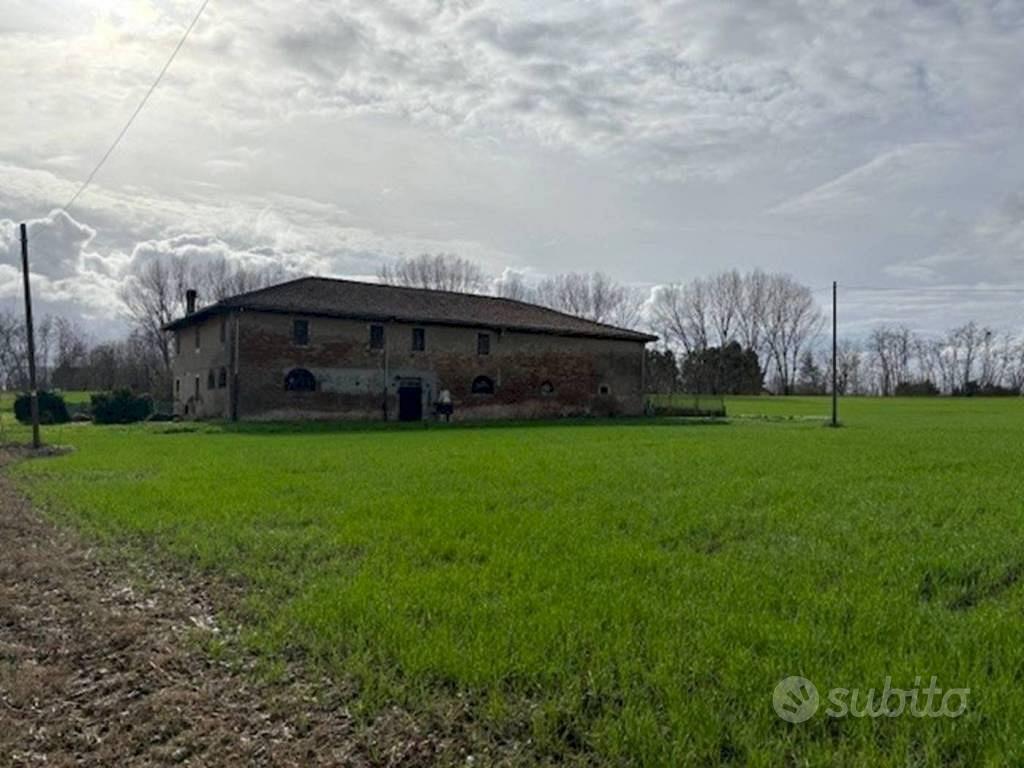 Rustico / Casale di 1100 m² con più di 5 locali a - Vista 3