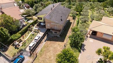 Villa di 207 m² con più di 5 locali e box auto a S