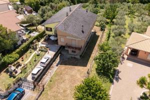 Villa di 207 m² con più di 5 locali e box auto a S