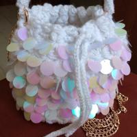 Borsa a secchiello con paillettes bianco tracolla