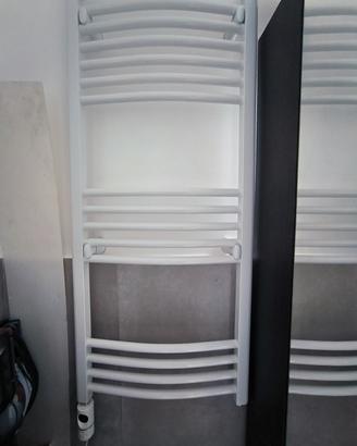 2 termoarredo Luxebath nuovi con ricambio