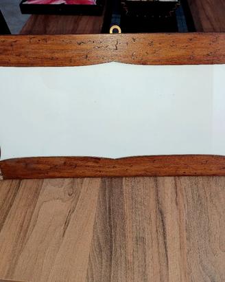 Cornice in legno particolare 
