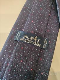 Cravatta Hermes in pura seta blu a pois