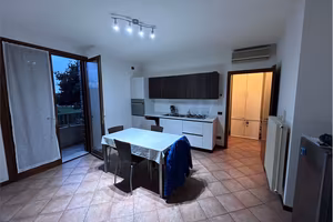 Appartamento con due terrazzi e garage in centro