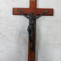 Cristo Crocifisso metallo su croce legno vintage 