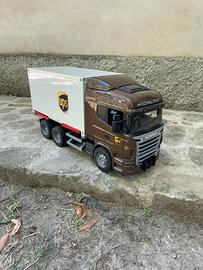 Camion Scania Super 560R UPS Bruder