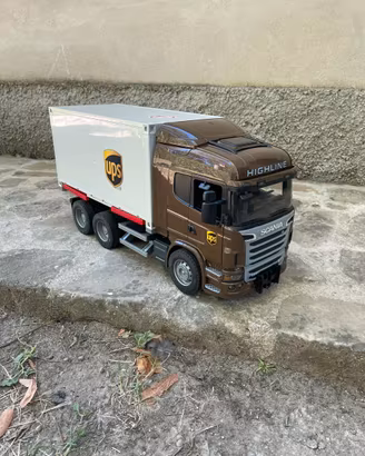 Camion Scania Super 560R UPS Bruder