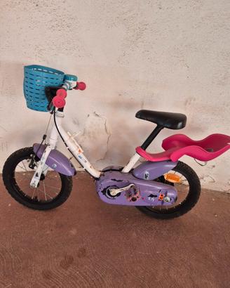 Bicicletta per bambina compesa di rotelle