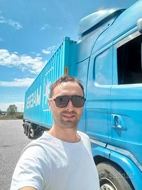 Autista di camion C/CE/CQC + ADR (vivo a Genova)