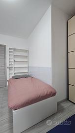 Camera per donna- Tutto compreso -Cologno (Milano)