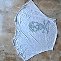 T_shirt bianca con maniche pipistrello. Taglia M