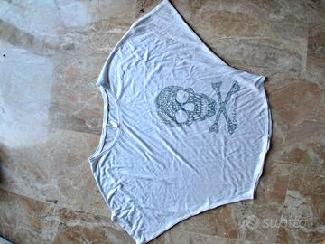 T_shirt bianca con maniche pipistrello. Taglia M