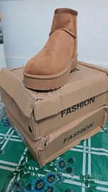 Stivaletti da neve NUOVI (stile UGG Ultra Mini)