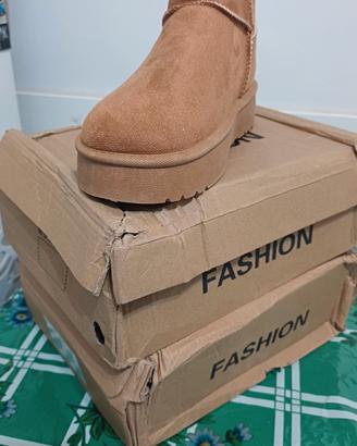 Stivaletti da neve NUOVI (stile UGG Ultra Mini)
