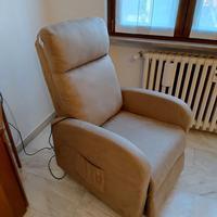 Poltrona per anziani con movimento elettrico
