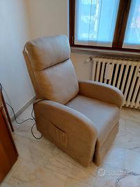 Poltrona per anziani con movimento elettrico