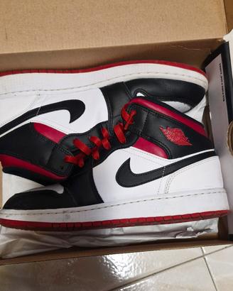 Air Jordan 1 Mid Gym Red Black Toe