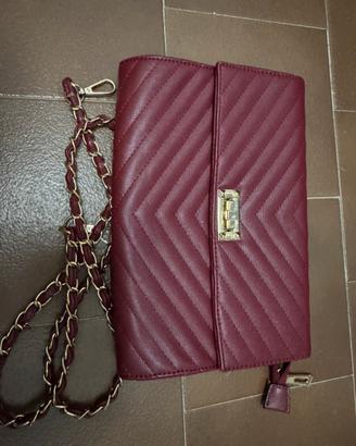 Borsa tracolla bordeaux trapuntata con catena