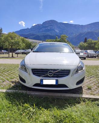 Volvo V60 D4 Geartronic Momentum/Summum my 12