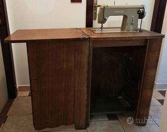 Macchina da cucire vintage VISNOVA con mobile