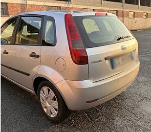 Ford Fiesta 2003 usata ma ben tenuta