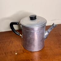 Antica caffettiera in alluminio
