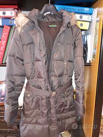 Cappotto imbottito marrone con cappuccio 