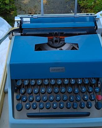 macchina da scrivere Olivetti L44